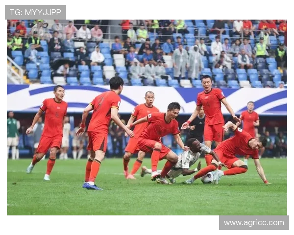 中国足球队迎战强敌 力争亚洲区预选赛突围全力备战亚洲杯