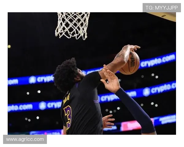 詹姆斯再创里程碑湖人加时险胜勇士浓眉关键封盖成胜负手