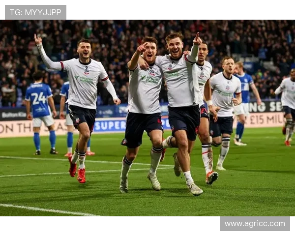 哈德斯菲尔德俱乐部百年传承与英格兰足球精神的崛起之路探索历程